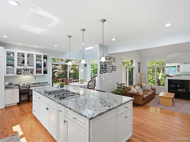 3104 Quarton Road, Bloomfield Hills, MI 48304
