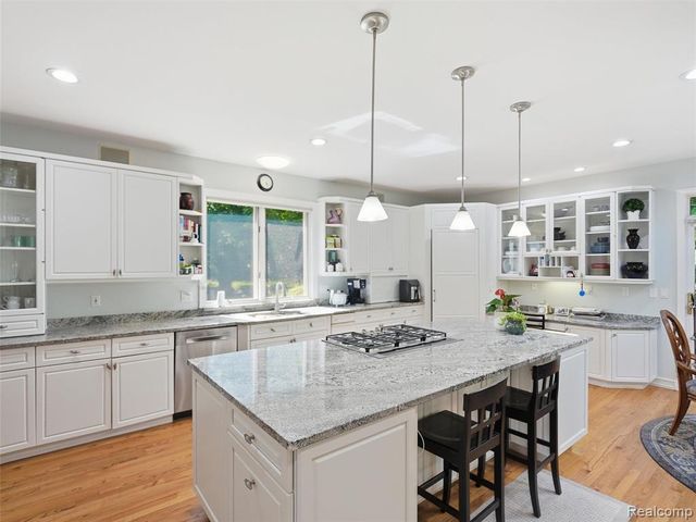 3104 Quarton Road, Bloomfield Hills, MI 48304