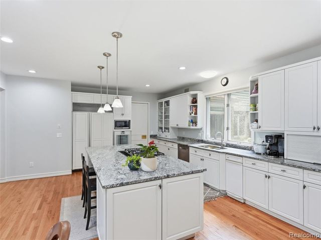 3104 Quarton Road, Bloomfield Hills, MI 48304