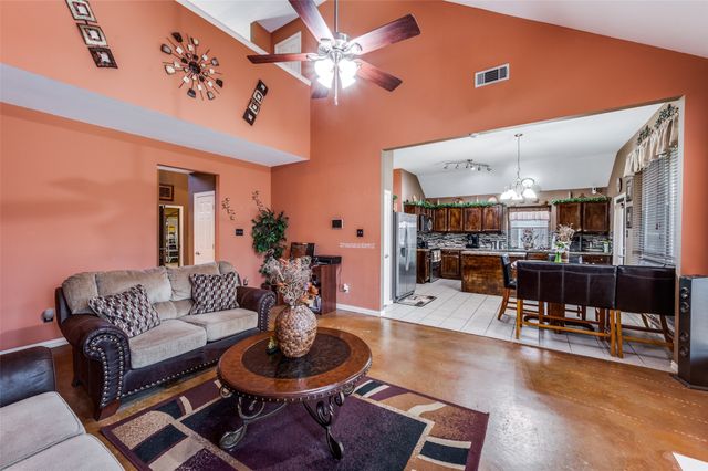 305 Ravenna Road, Lake Dallas, TX 75065