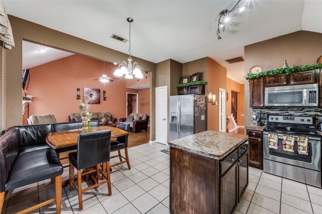 305 Ravenna Road, Lake Dallas, TX 75065