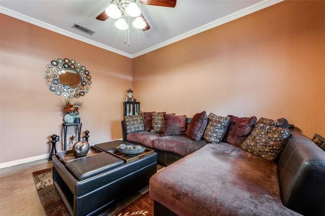 305 Ravenna Road, Lake Dallas, TX 75065