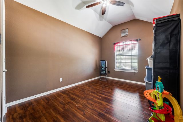 305 Ravenna Road, Lake Dallas, TX 75065