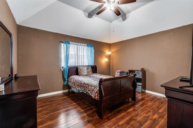 305 Ravenna Road, Lake Dallas, TX 75065