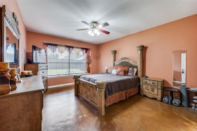 305 Ravenna Road, Lake Dallas, TX 75065