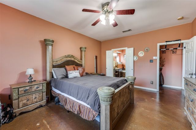 305 Ravenna Road, Lake Dallas, TX 75065