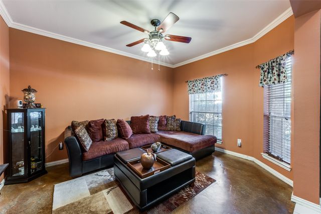 305 Ravenna Road, Lake Dallas, TX 75065