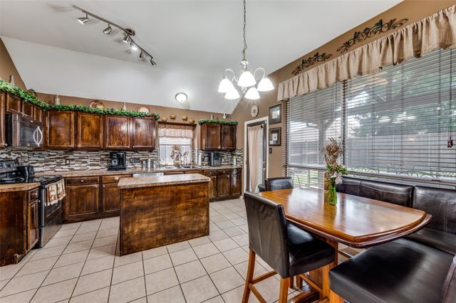 305 Ravenna Road, Lake Dallas, TX 75065