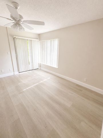 4086 Palm Forest Drive S, Delray Beach, FL 33445