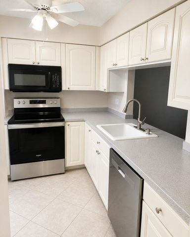 4086 Palm Forest Drive S, Delray Beach, FL 33445