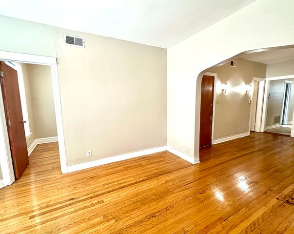 6209 S Justine Street, Chicago, IL 60636