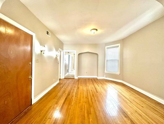 6209 S Justine Street, Chicago, IL 60636