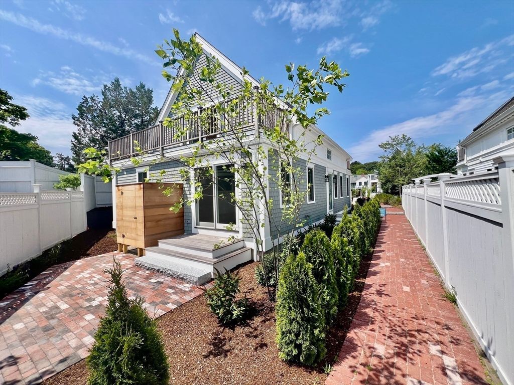 65 Franklin Street AB, Provincetown, MA 02657