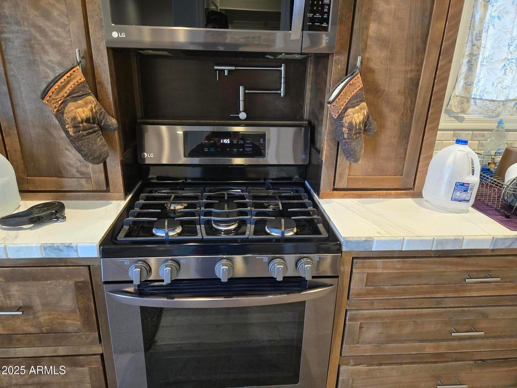 Image 6 of property listing at 9016 W FOSSIL CREEK Road, Pine, AZ 85544