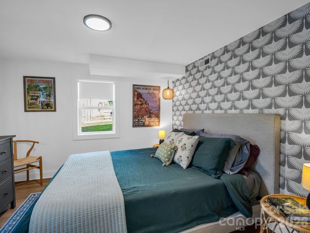 10 Dale Street, Asheville, NC 28806