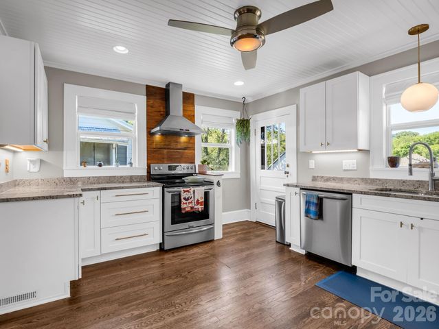 10 Dale Street, Asheville, NC 28806