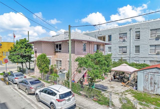 676 & 119 SW 1st St, Miami, FL 33130