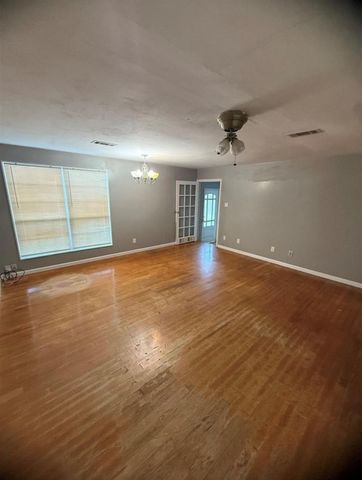 8412 Peekskill Lane, Houston, TX 77075