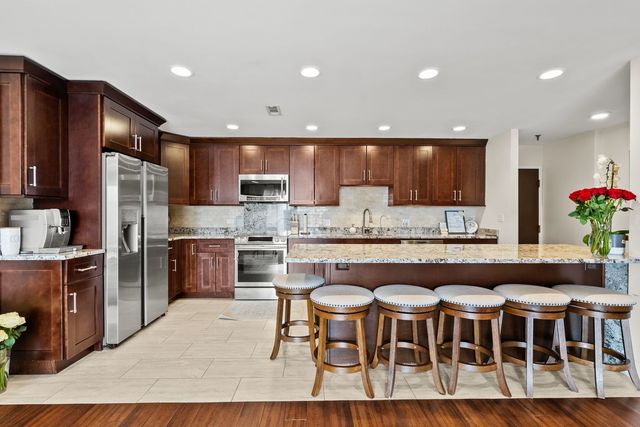 1777 W CRYSTAL Lane 307, Mount Prospect, IL 60056