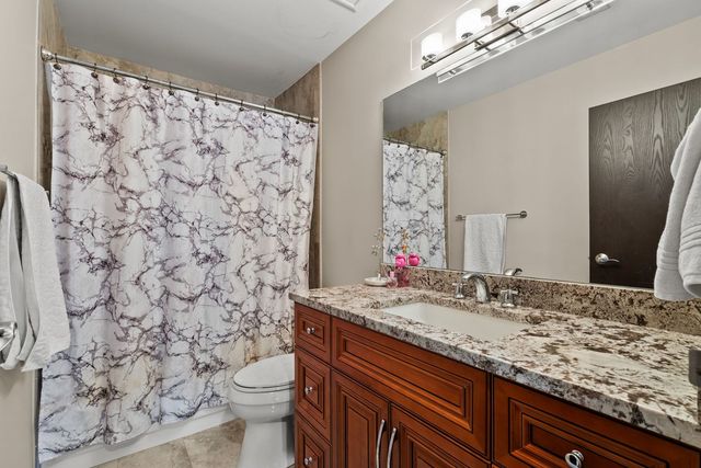 1777 W CRYSTAL Lane 307, Mount Prospect, IL 60056