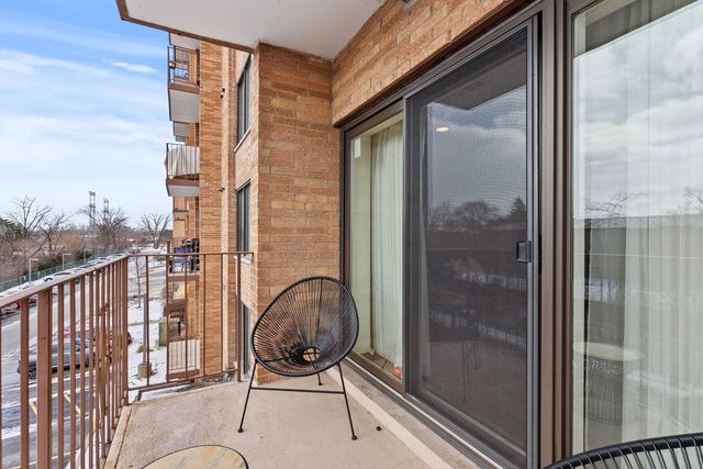 1777 W CRYSTAL Lane 307, Mount Prospect, IL 60056