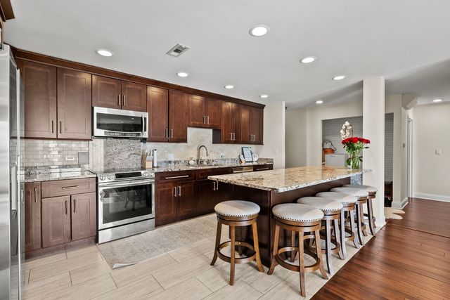 1777 W CRYSTAL Lane 307, Mount Prospect, IL 60056