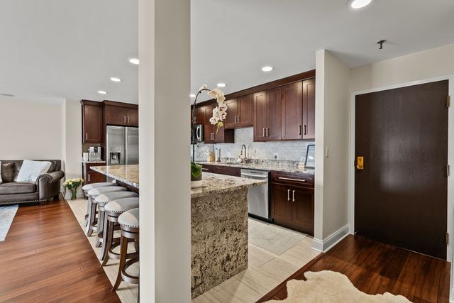 1777 W CRYSTAL Lane 307, Mount Prospect, IL 60056