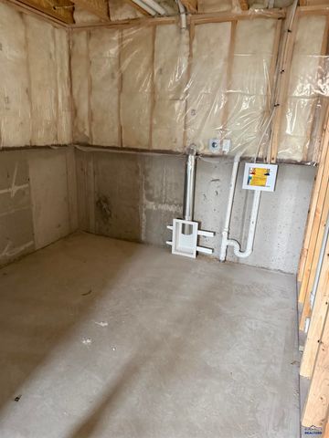 869 BUSHNELL CT, Box Elder, SD 57719