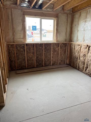 869 BUSHNELL CT, Box Elder, SD 57719