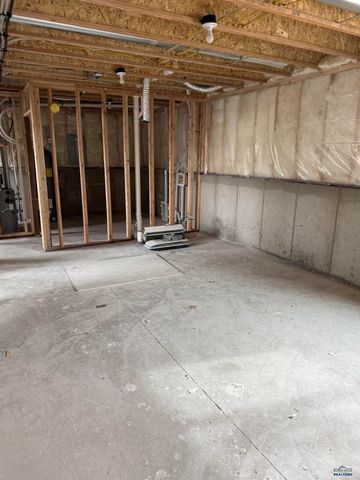 869 BUSHNELL CT, Box Elder, SD 57719