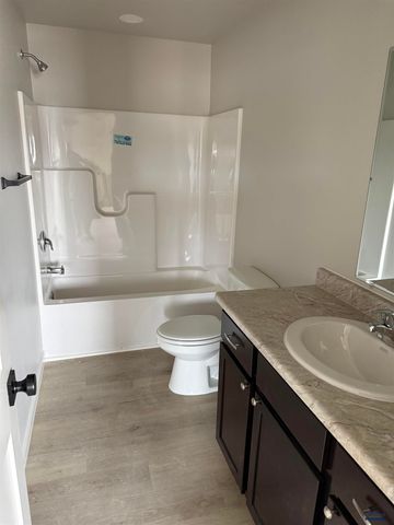 869 BUSHNELL CT, Box Elder, SD 57719