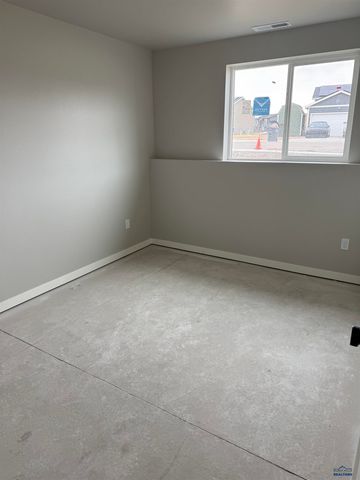 869 BUSHNELL CT, Box Elder, SD 57719