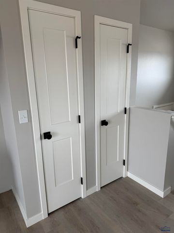 869 BUSHNELL CT, Box Elder, SD 57719