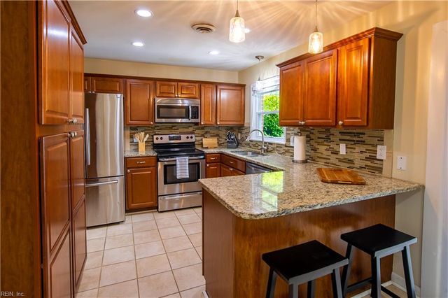 2645 Janson DR, Chesapeake, VA 23321