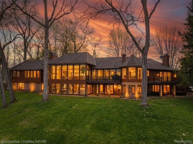 291 Barden Road, Bloomfield Hills, MI 48304