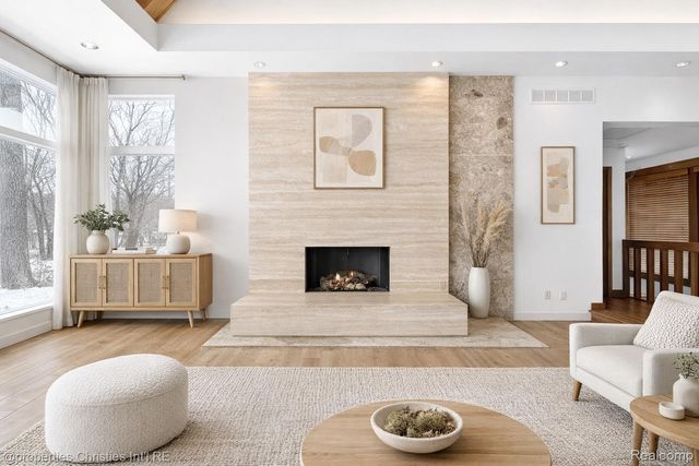 291 Barden Road, Bloomfield Hills, MI 48304