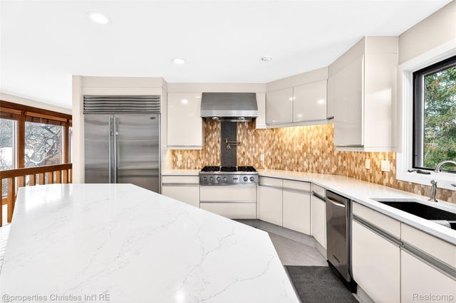 291 Barden Road, Bloomfield Hills, MI 48304