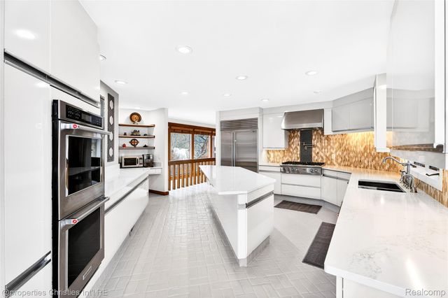 291 Barden Road, Bloomfield Hills, MI 48304