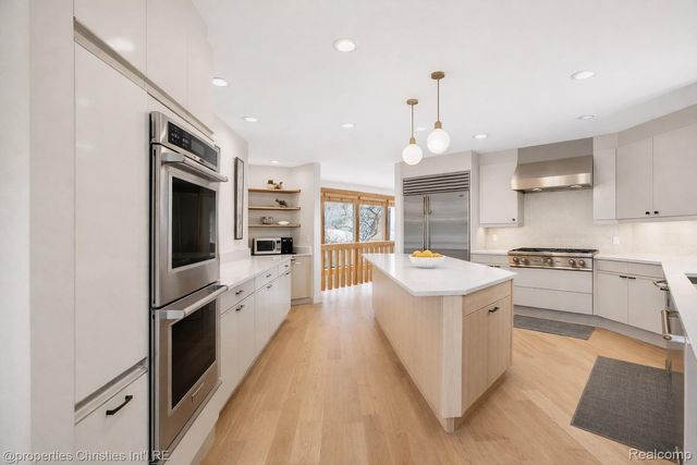 291 Barden Road, Bloomfield Hills, MI 48304