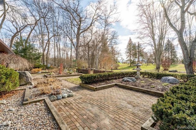 291 Barden Road, Bloomfield Hills, MI 48304