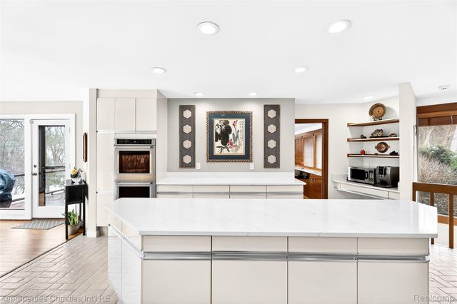 291 Barden Road, Bloomfield Hills, MI 48304
