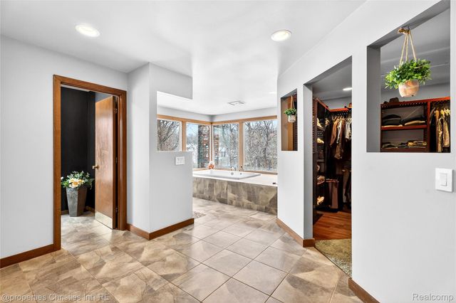291 Barden Road, Bloomfield Hills, MI 48304