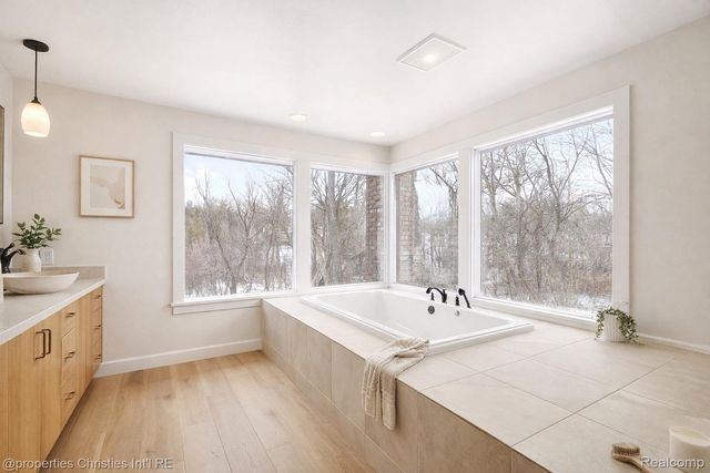 291 Barden Road, Bloomfield Hills, MI 48304
