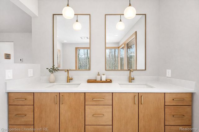 291 Barden Road, Bloomfield Hills, MI 48304
