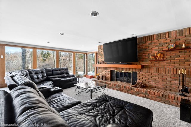 291 Barden Road, Bloomfield Hills, MI 48304