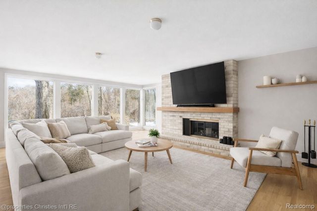 291 Barden Road, Bloomfield Hills, MI 48304