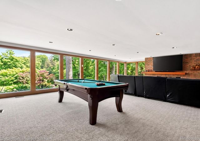 291 Barden Road, Bloomfield Hills, MI 48304