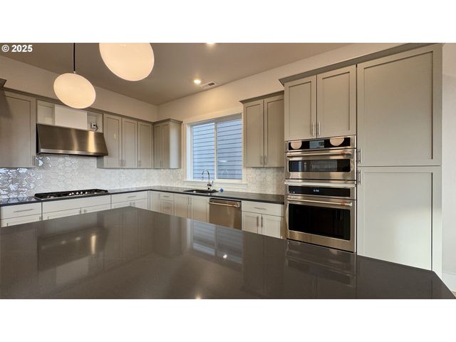 11798 Sw 182nd Ave, Beaverton, OR 97007