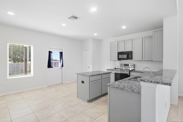 300 Jacks Pl, Seguin, TX 78155
