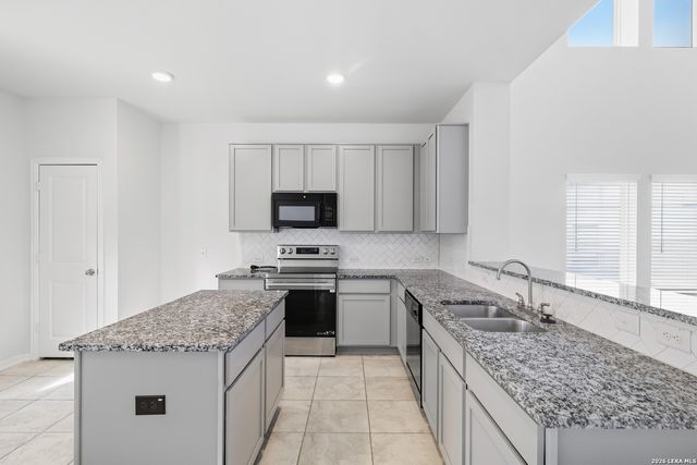 300 Jacks Pl, Seguin, TX 78155